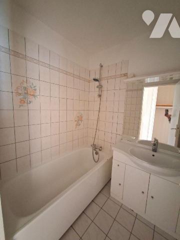 LE MANS SUD - PETITE COPROPRIETE 
Appartement au 1er étage sans ascenseur comprenant entrée, s...