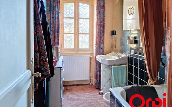 Maison à vendre    5 pièces •  Néris-les-Bains