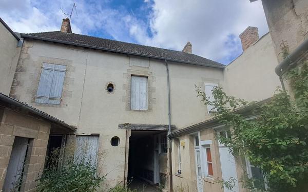 Immeuble à vendre    10 pièces •  Boussac