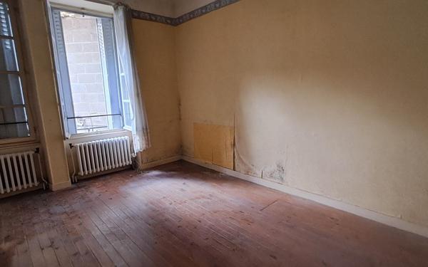 Immeuble à vendre    10 pièces •  Boussac