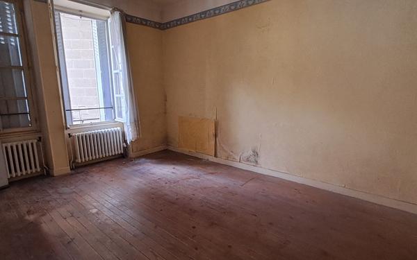 Immeuble à vendre    10 pièces •  Boussac