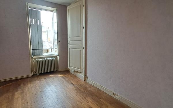 Immeuble à vendre    10 pièces •  Boussac