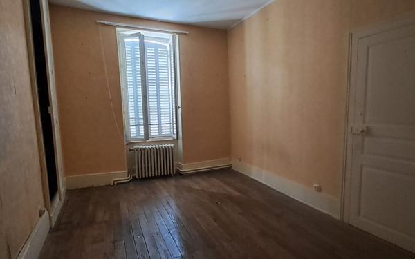 Immeuble à vendre    10 pièces •  Boussac