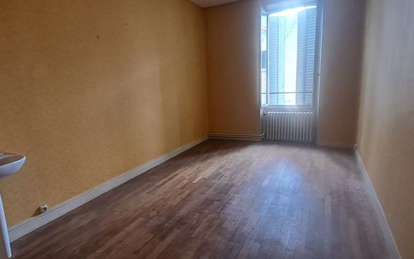 Immeuble à vendre    10 pièces •  Boussac