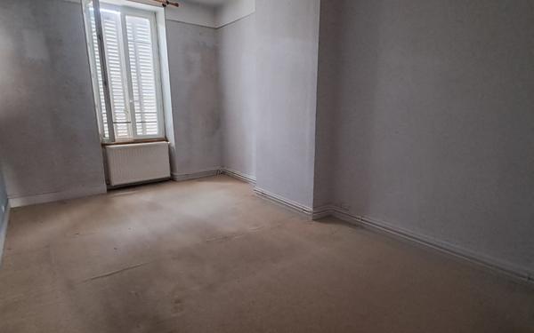 Immeuble à vendre    10 pièces •  Boussac