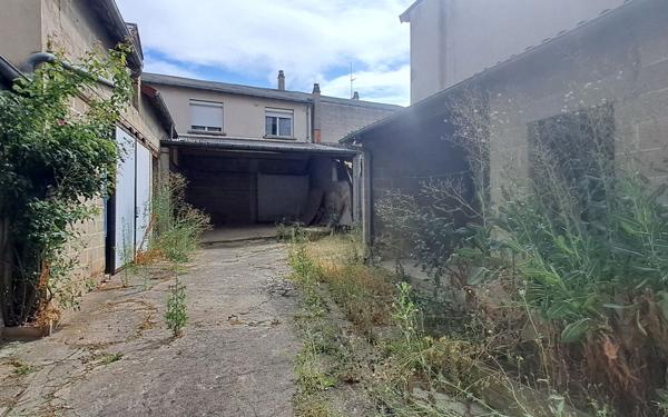 Immeuble à vendre    10 pièces •  Boussac