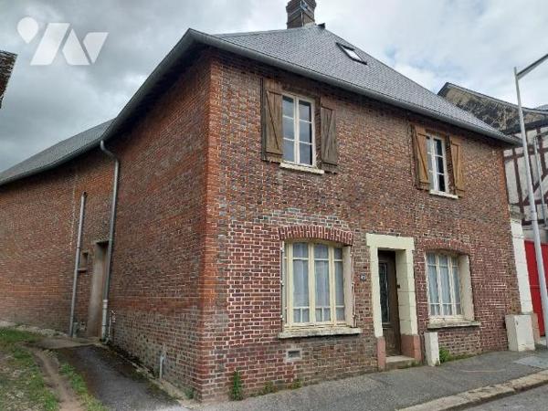 Maison de ville à rénover , centre Le Neubourg