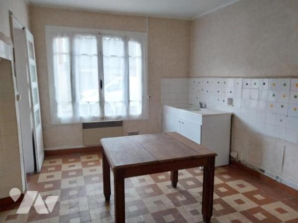Maison de ville à rénover , centre Le Neubourg