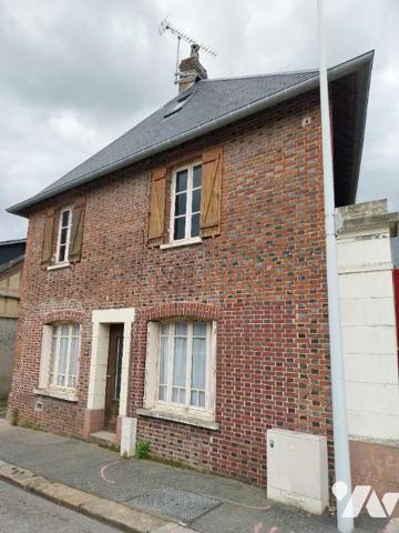 Maison de ville à rénover , centre Le Neubourg