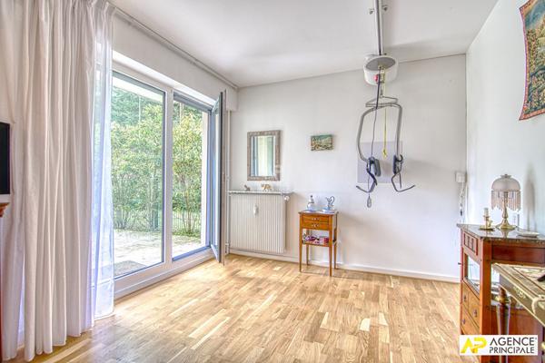 Versailles Clagny Appartement 5 pièces 113 m² rez-de-jardin avec ascenseur, cave et parking et box en sous-sol €690 000 ** - Référence 25655