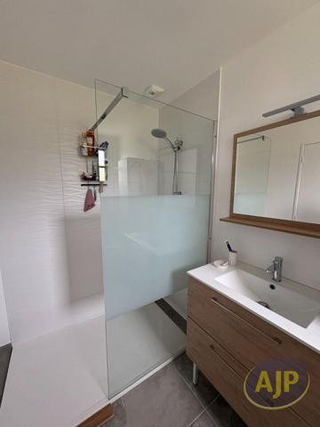 Location maison Plumelec : 880 € - AJP Immobilier Plumelec