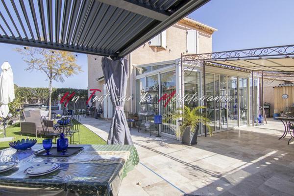 Villa récemment rénovée, 113m2 habitables à La Londe, 6 pièces, 4 chambres, garage et jardin