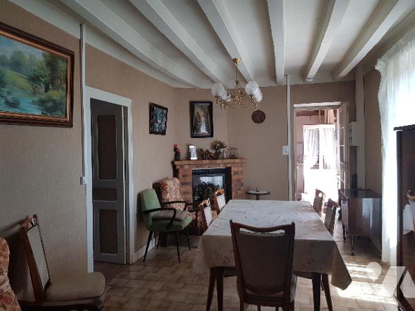 Maison d'habitation de type longère d'environ 102 m², terrain 3.813 m²