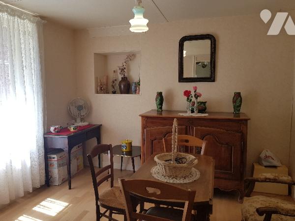 Maison d'habitation de type longère d'environ 102 m², terrain 3.813 m²