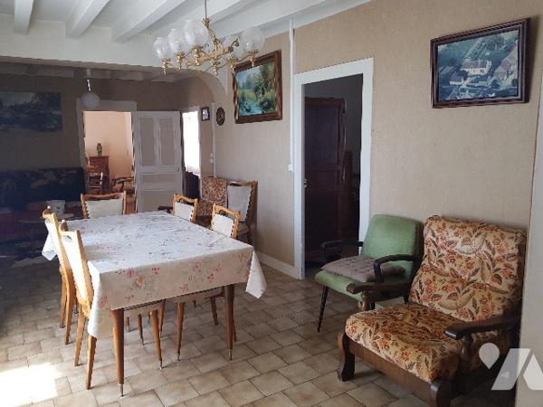 Maison d'habitation de type longère d'environ 102 m², terrain 3.813 m²