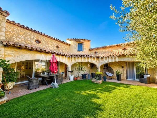 Vente                                                      Villa
                        
                     5 pièces                      220 m2                     à Vinassan