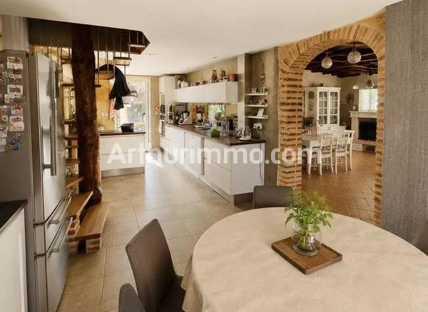 Vente                                                      Villa
                        
                     5 pièces                      220 m2                     à Vinassan