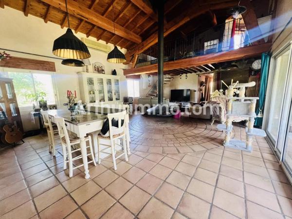 Vente                                                      Villa
                        
                     5 pièces                      220 m2                     à Vinassan