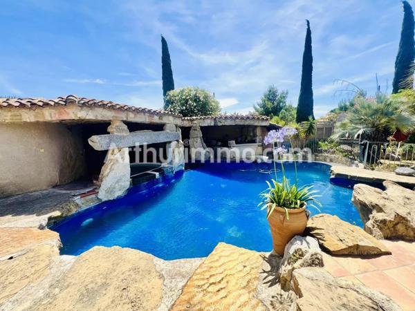 Vente                                                      Villa
                        
                     5 pièces                      220 m2                     à Vinassan