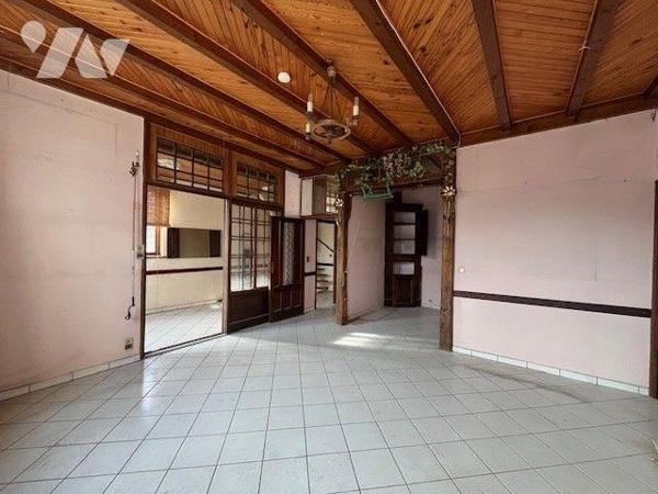 Appartement T6 centre ville Chambéry.

Cet appartement en duplex entièrement à rénover de 183...