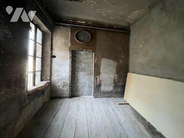 Appartement T6 centre ville Chambéry.

Cet appartement en duplex entièrement à rénover de 183...