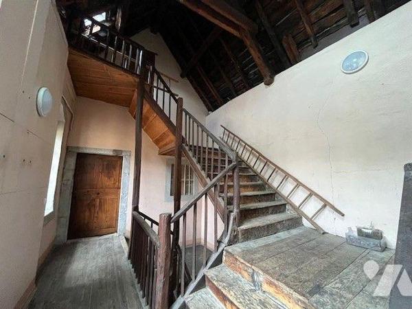 Appartement T6 centre ville Chambéry.

Cet appartement en duplex entièrement à rénover de 183...