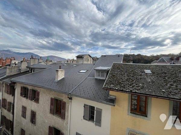 Appartement T6 centre ville Chambéry.

Cet appartement en duplex entièrement à rénover de 183...