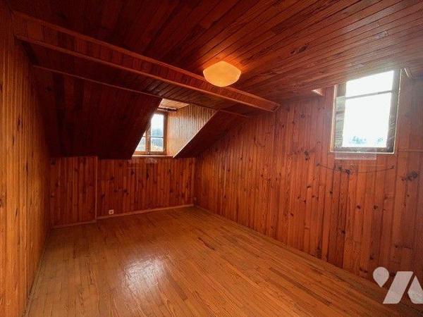 Appartement T6 centre ville Chambéry.

Cet appartement en duplex entièrement à rénover de 183...