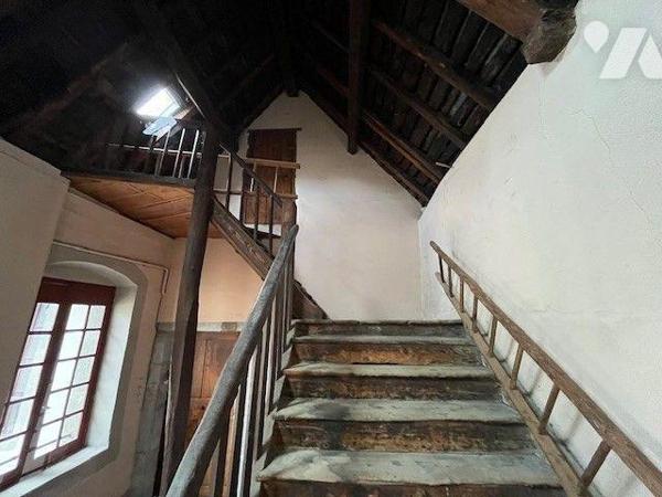 Appartement T6 centre ville Chambéry.

Cet appartement en duplex entièrement à rénover de 183...