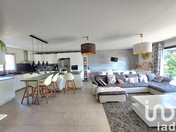 Maison traditionnelle 5 pièces de 123 m² à Marguerittes (30320)