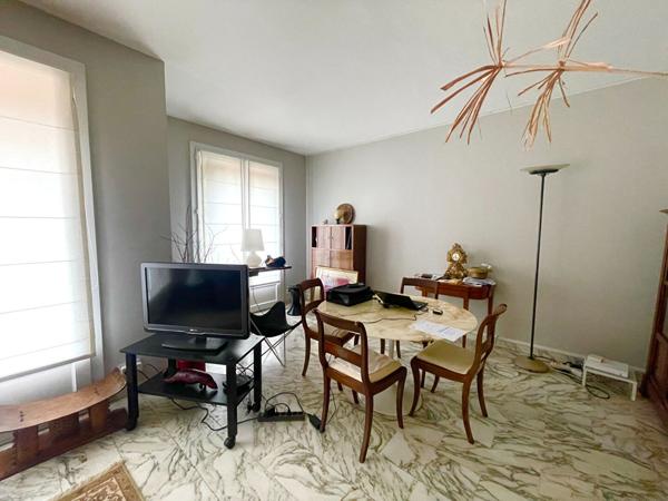 A LOUER -  APPARTEMENT DE TYPE 4 MEUBLE - DOUBLE BALCON ET TERRASSE - BOULEVARD JEAN JAURES