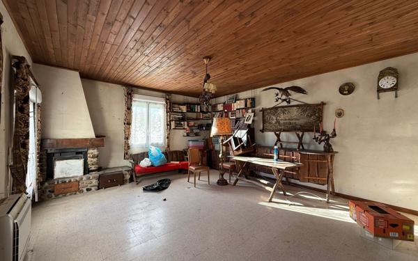 Maison à vendre    2 pièces •  Rosières