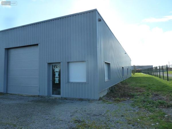 Local commercial à louer à Vitré en Ille-et-Vilaine (35500), ref : 03101   
rue Pierre et Marie Curie