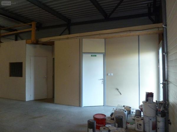 Local commercial à louer à Vitré en Ille-et-Vilaine (35500), ref : 03101   
rue Pierre et Marie Curie