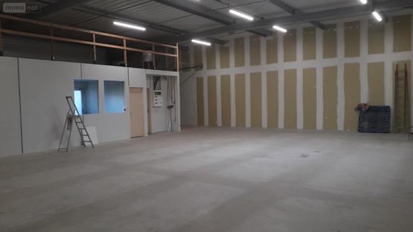 Local commercial à louer à Vitré en Ille-et-Vilaine (35500), ref : 03101   
rue Pierre et Marie Curie