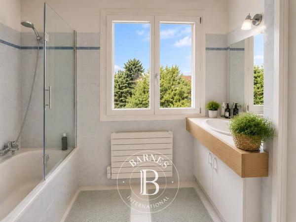 Suresnes, Maison 5 Chambres -  212 m² à vendre
