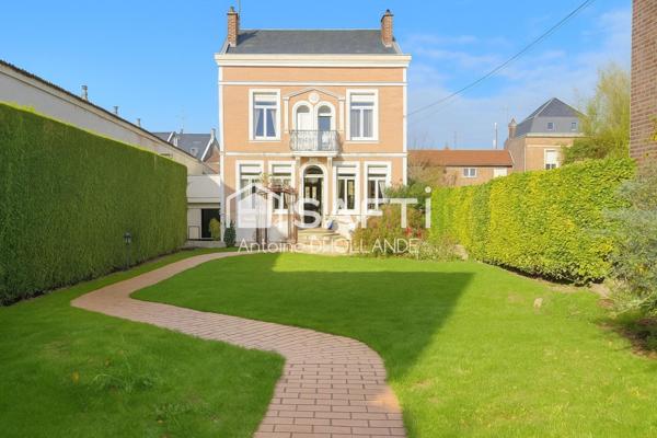 Maison de caractère avec jardin et garage