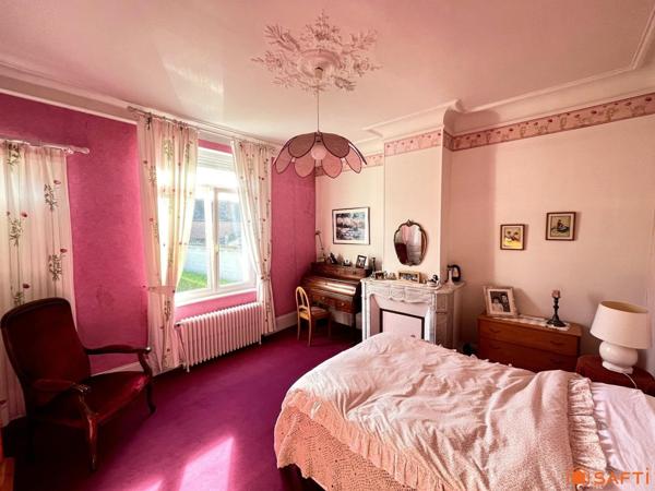 Maison de caractère avec jardin et garage