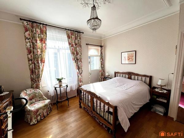 Maison de caractère avec jardin et garage