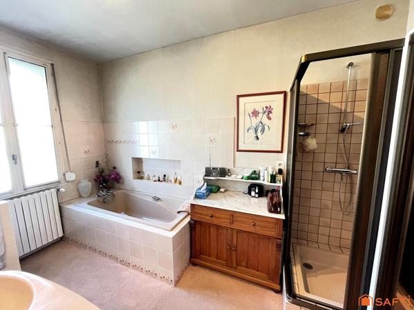 Maison de caractère avec jardin et garage