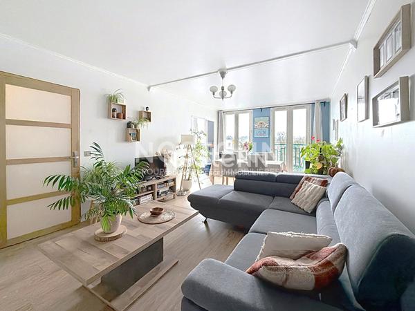 Appartement Guyancourt en dernier étage, Gare à Pieds 4 pièce(s) 84M², Terrasse, box. Excellent état