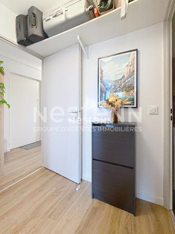 Appartement Guyancourt en dernier étage, Gare à Pieds 4 pièce(s) 84M², Terrasse, box. Excellent état