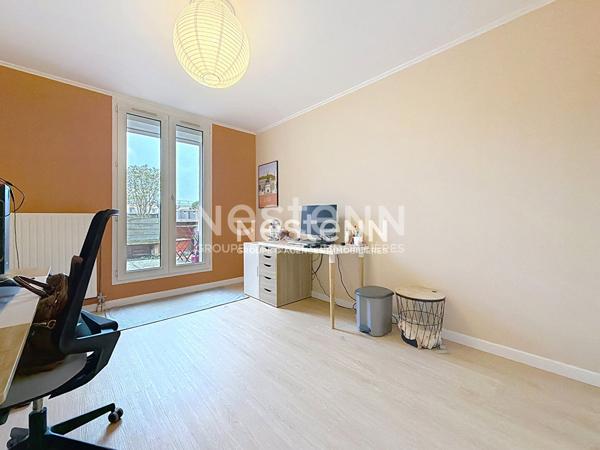 Appartement Guyancourt en dernier étage, Gare à Pieds 4 pièce(s) 84M², Terrasse, box. Excellent état