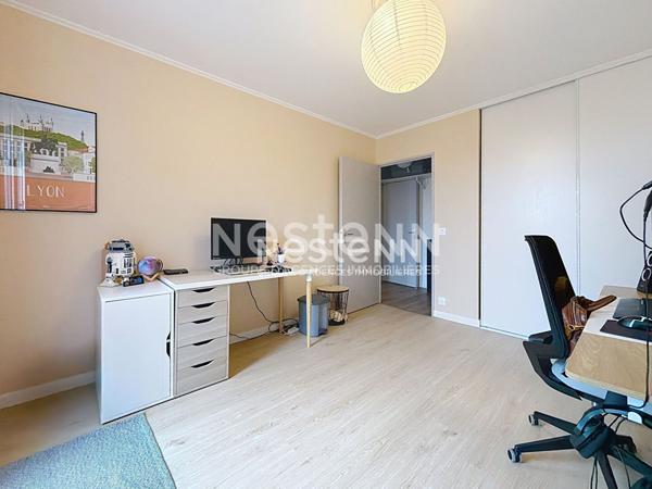 Appartement Guyancourt en dernier étage, Gare à Pieds 4 pièce(s) 84M², Terrasse, box. Excellent état