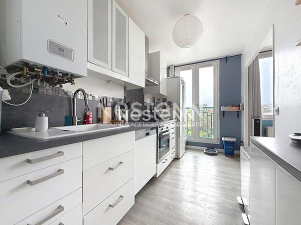 Appartement Guyancourt en dernier étage, Gare à Pieds 4 pièce(s) 84M², Terrasse, box. Excellent état