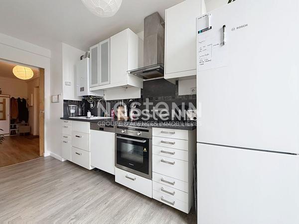 Appartement Guyancourt en dernier étage, Gare à Pieds 4 pièce(s) 84M², Terrasse, box. Excellent état