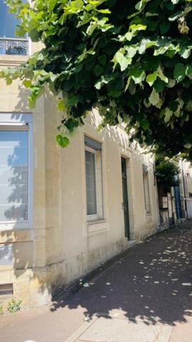 Maison bourgeoise 200m2 4 chambres et bureau avec ascenseur, jardin et extension architecturale – Centre-ville de Nevers (58)