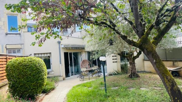 Maison bourgeoise 200m2 4 chambres et bureau avec ascenseur, jardin et extension architecturale – Centre-ville de Nevers (58)