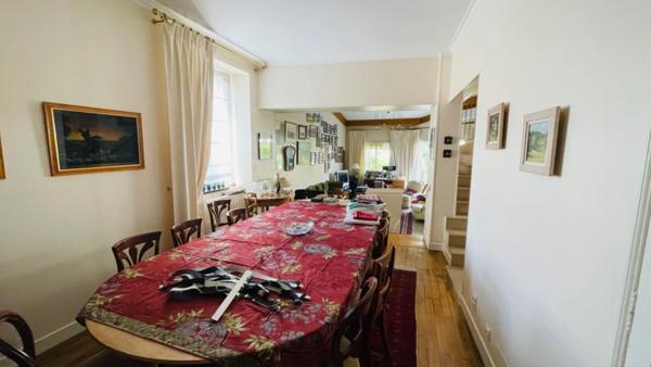 Maison bourgeoise 200m2 4 chambres et bureau avec ascenseur, jardin et extension architecturale – Centre-ville de Nevers (58)