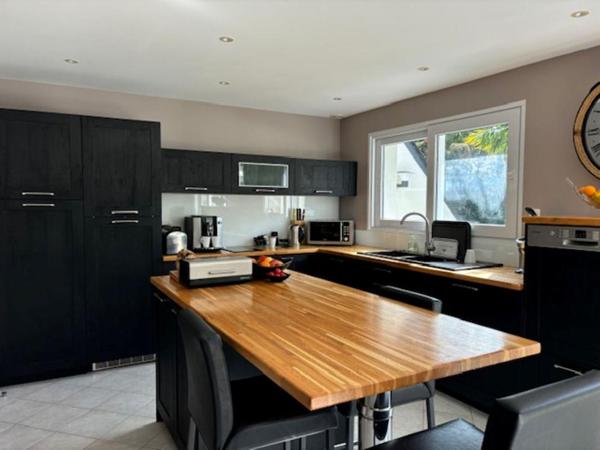 Propriété Familiale de 235 m² -4 chambres -Piscine-Dépendance-Terrain1700M²